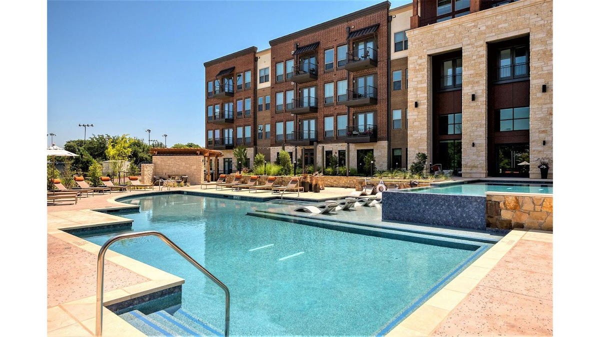 The Silverlake apartments in Grapevine, TX