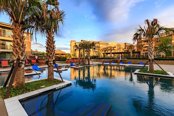 The Commons of Chapel Creek apartments in Addison, TX