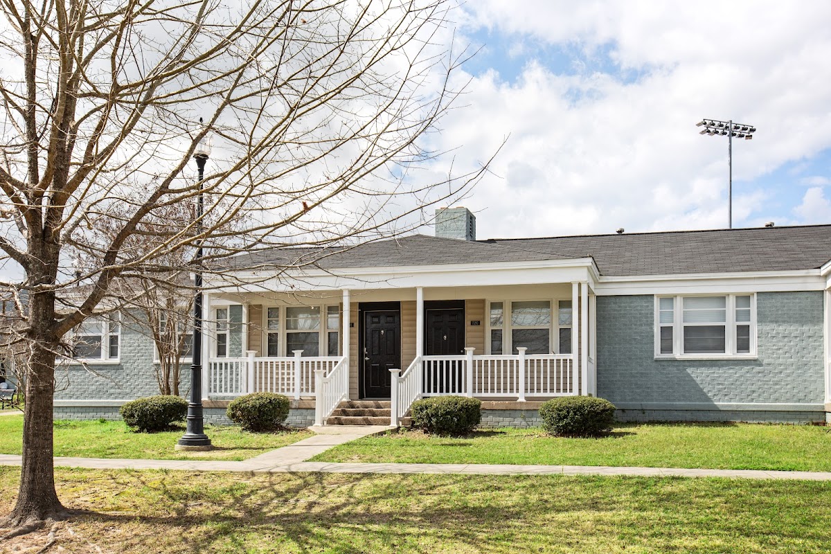 Oaks Intown apartments in Albany, GA