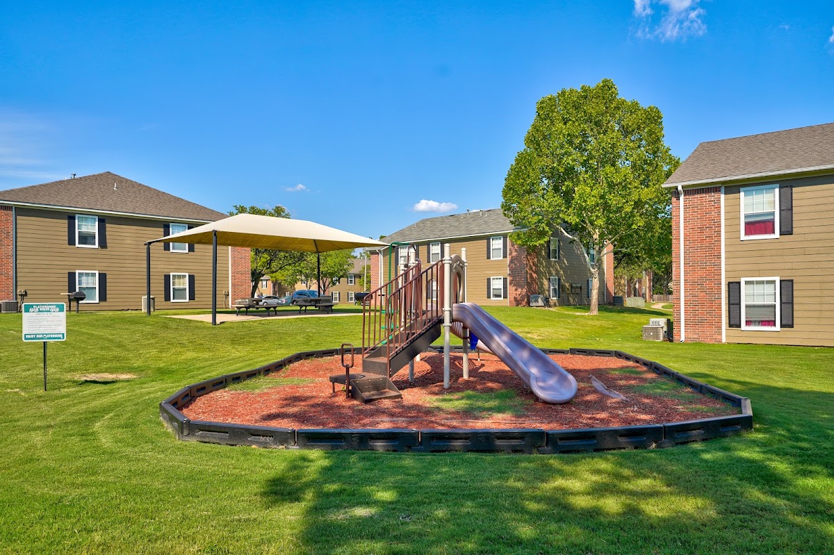Aspen Village apartments in Broken Arrow, OK