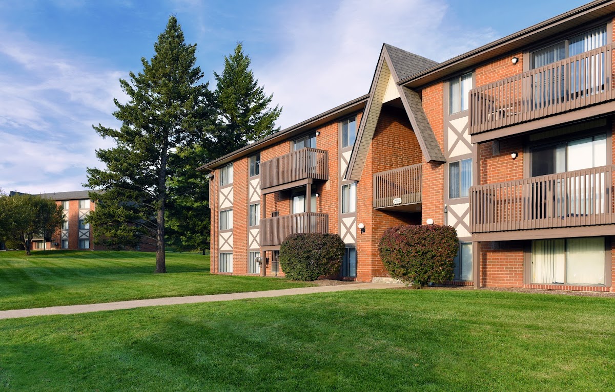 Meadowbrook Village Apartments apartments in Auburn Hills, MI