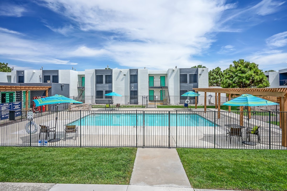 Peaks at Los Ranchos apartments in Albuquerque NM