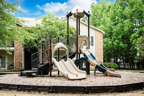 The Pointe at Highland apartments in Jackson MS