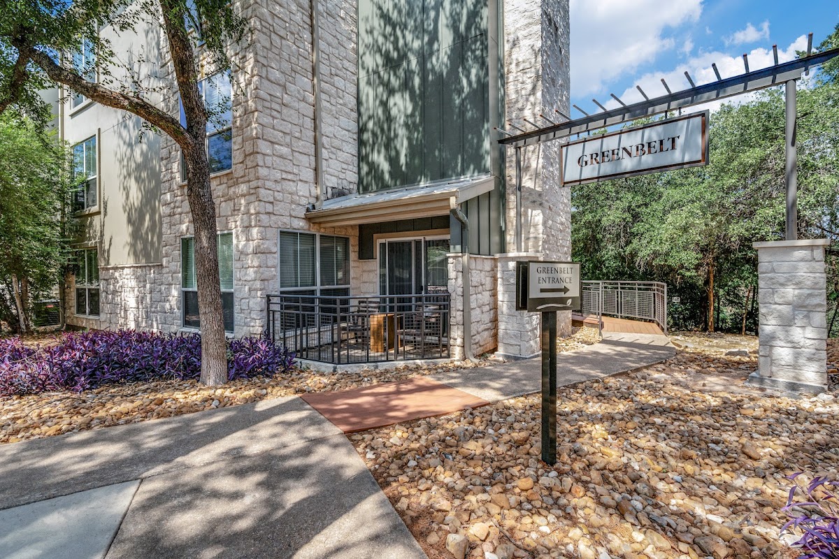 Barton Creek Landing apartments in Austin TX