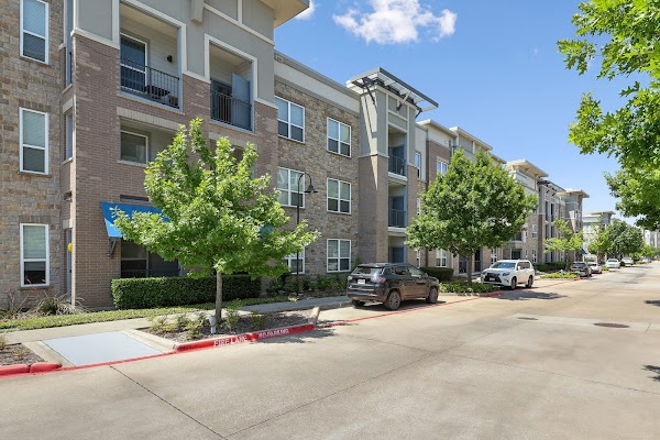 GreenVue apartments in Addison, TX