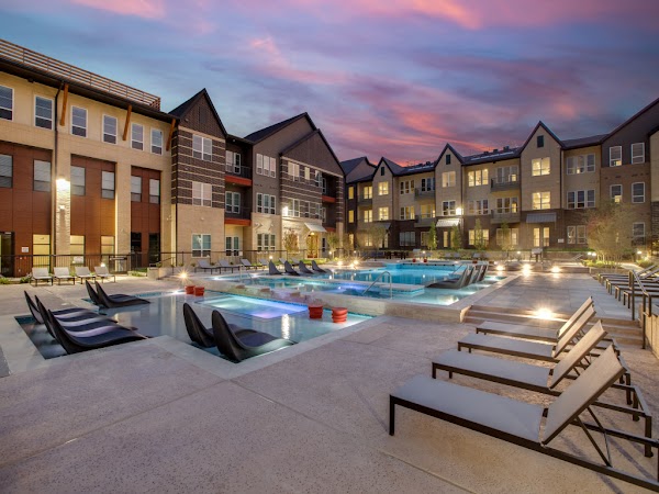 The Jade at Frisco apartments in Addison, TX