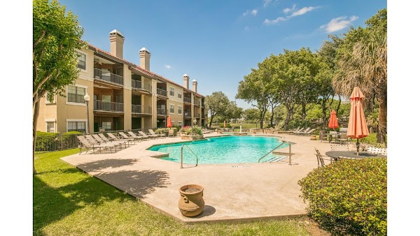 Waters Edge Apartments apartments in Addison, TX