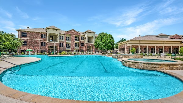 Clairmont at 121 apartments in Addison TX