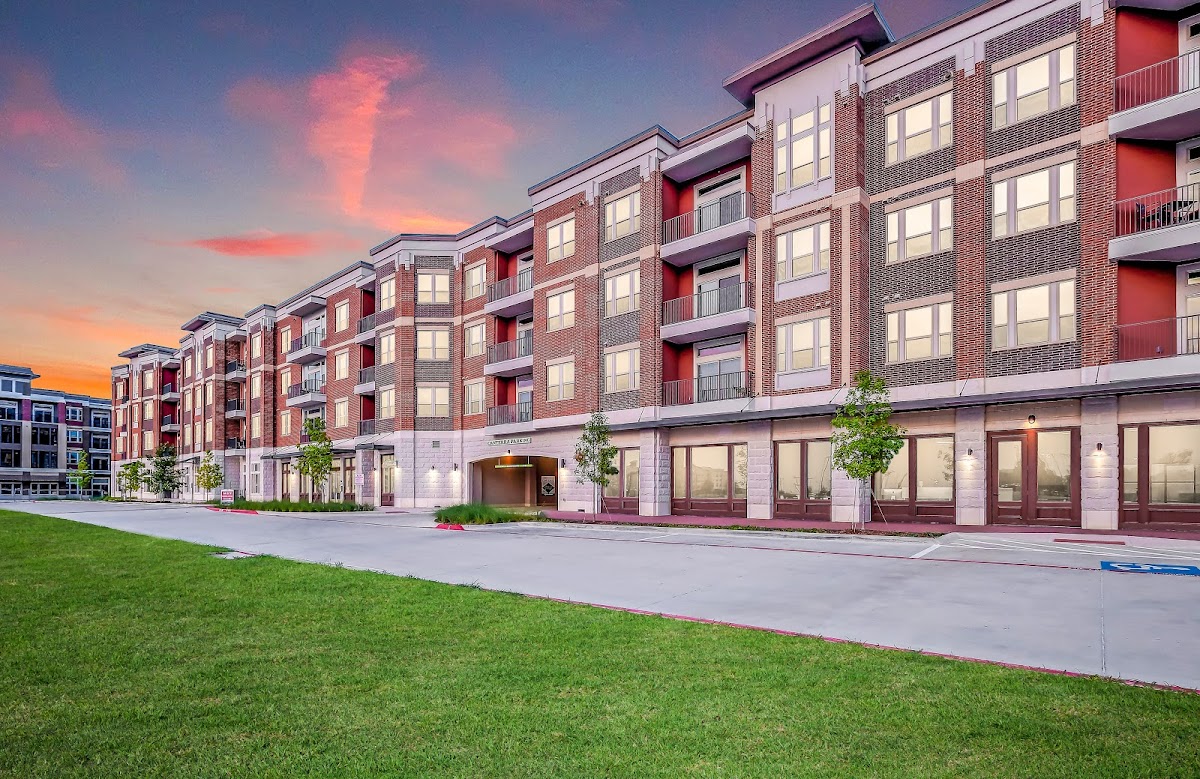 Waterford Market Apartment apartments in Addison, TX