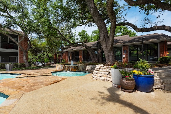 Arboretum Oaks apartments in Austin TX