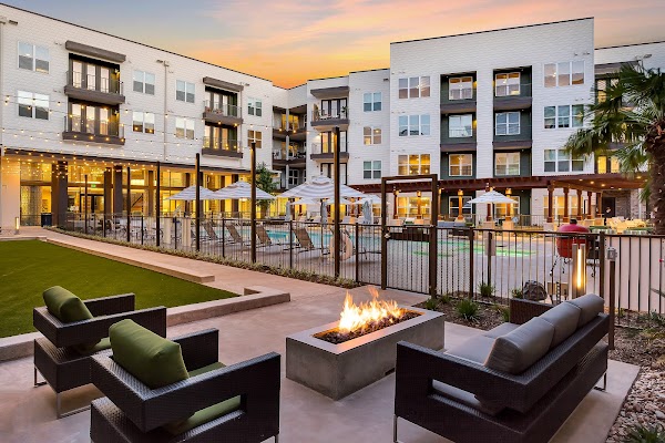 Overture Mueller apartments in Austin TX