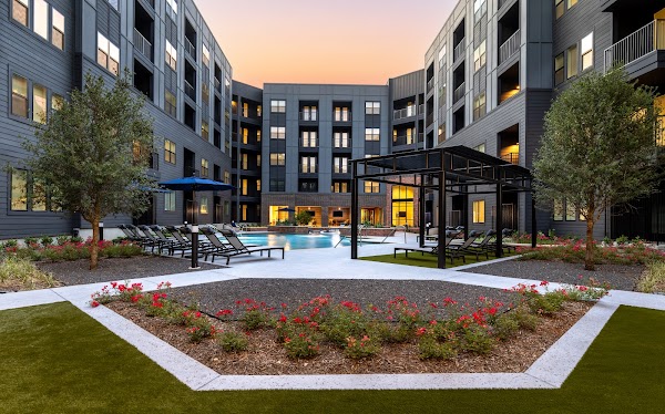 Aura Main Street apartments in Addison, TX