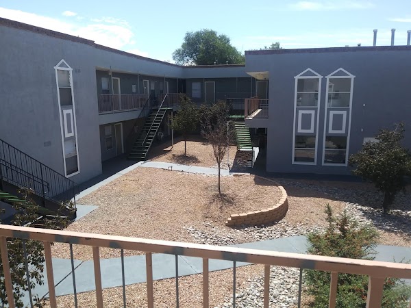 San Mateo Suites apartments in Albuquerque NM