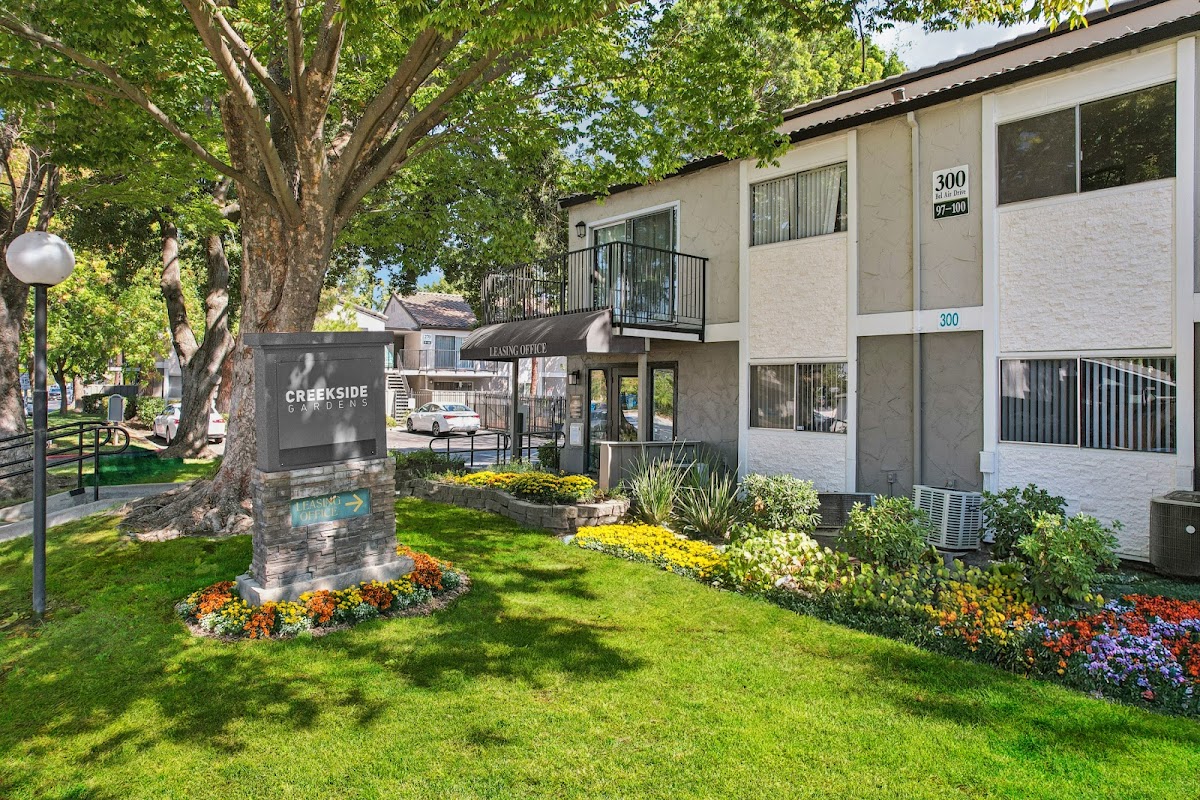 Creekside Gardens apartments in Vacaville, CA