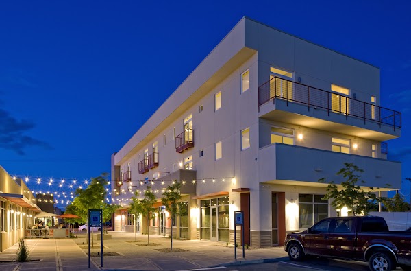 Country Club Plaza apartments in Albuquerque NM