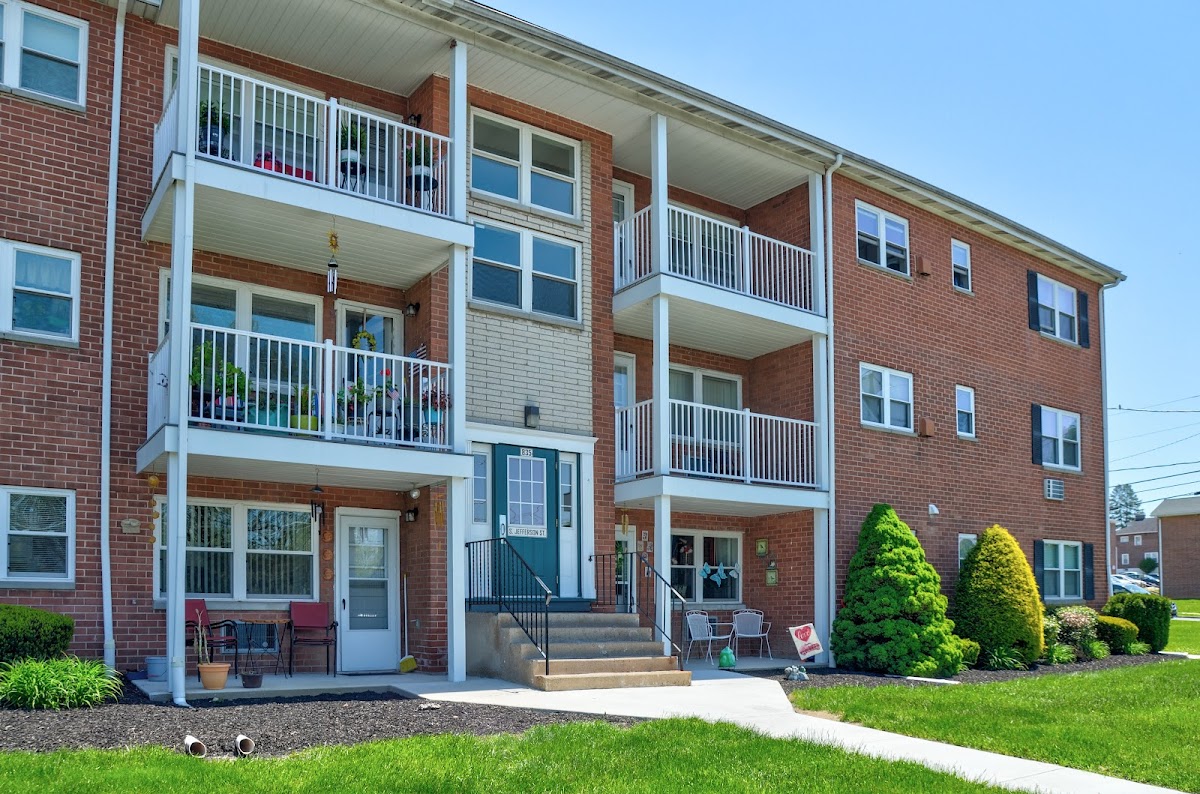 Allen Gardens apartments in Allentown, PA