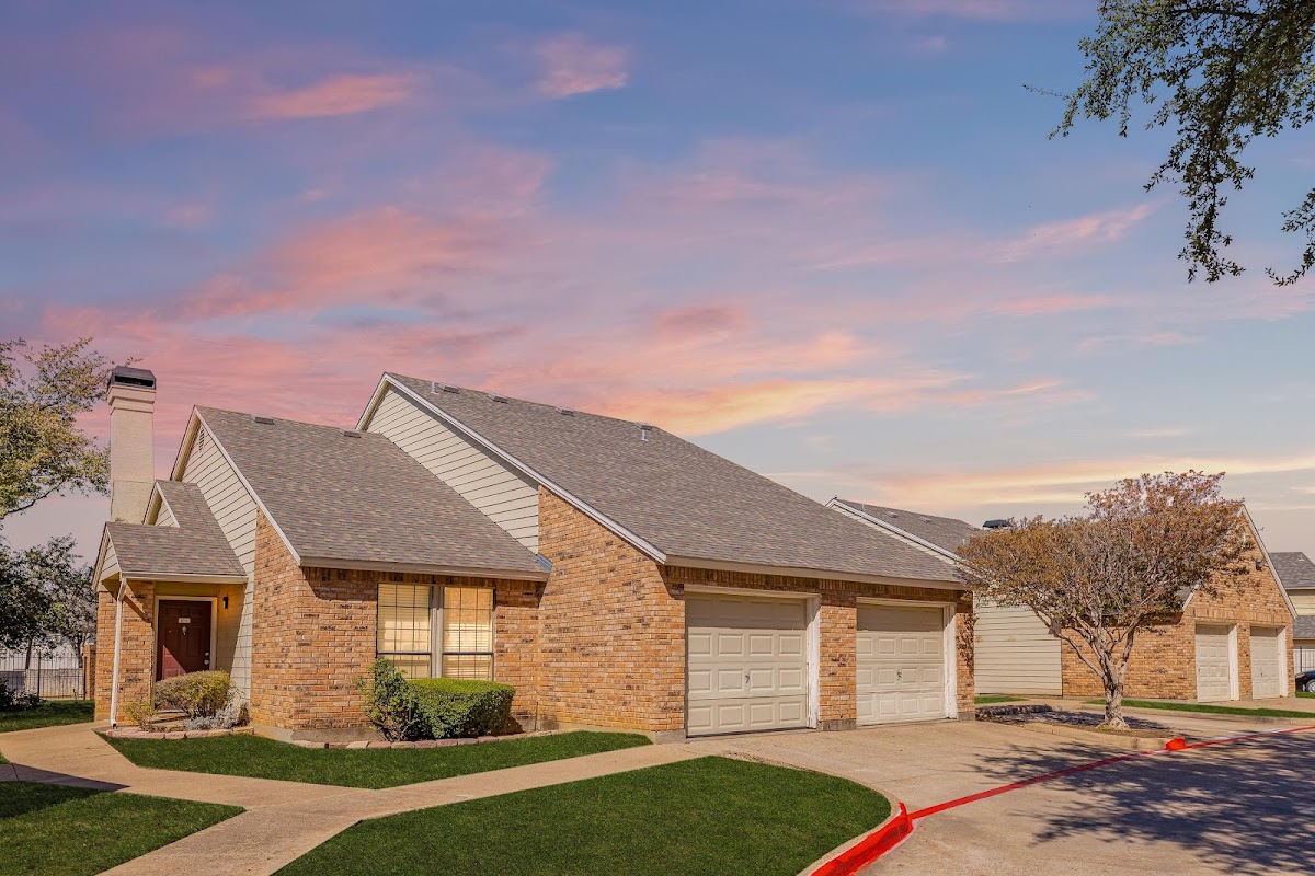 Arlington Hills Apartments & Townhomes apartments in Arlington, TX