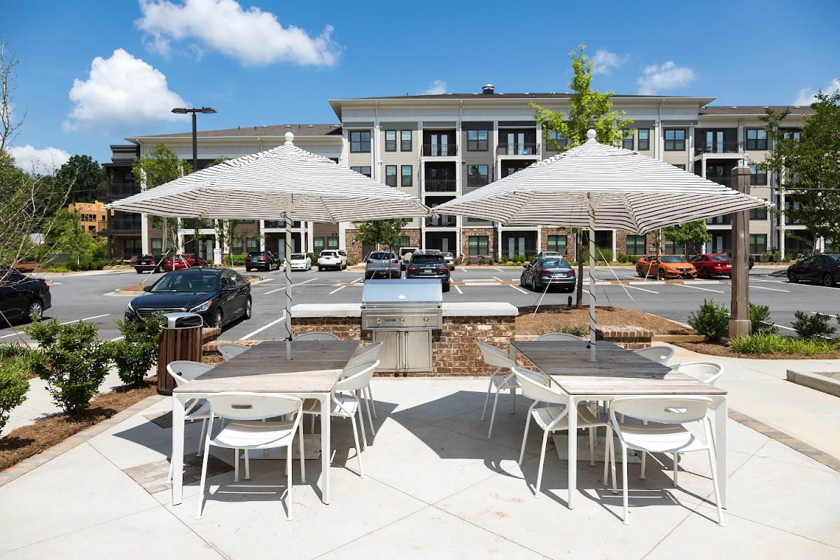 Echo at North Point Center apartments in Alpharetta, GA
