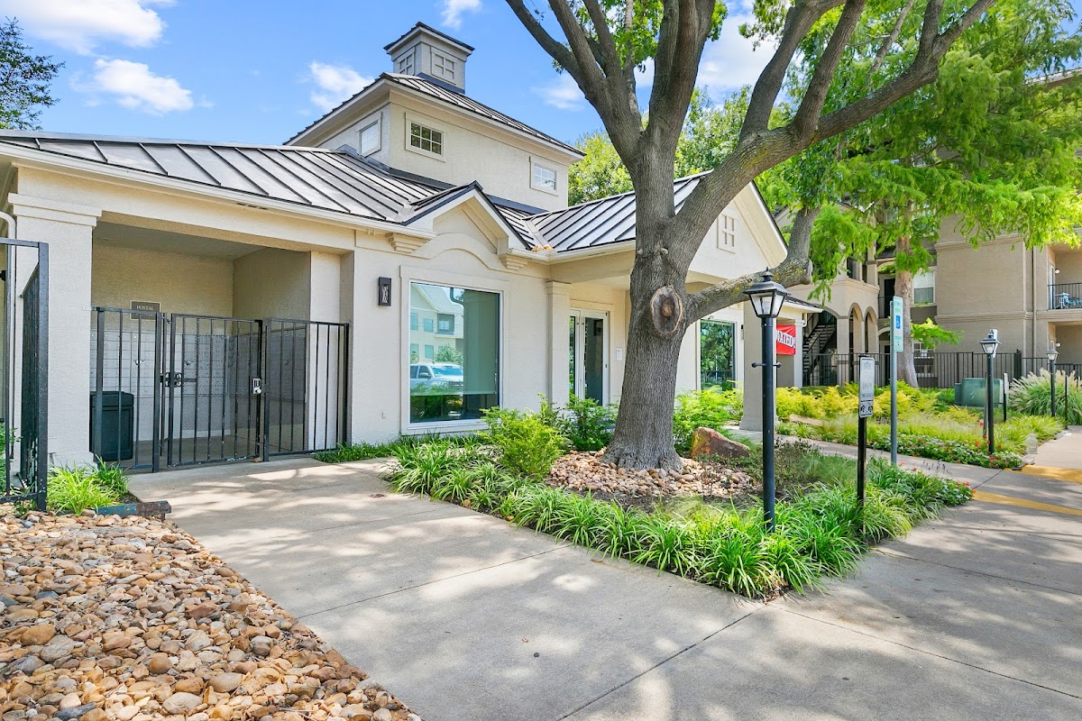 La Costa Villas apartments in Dallas TX