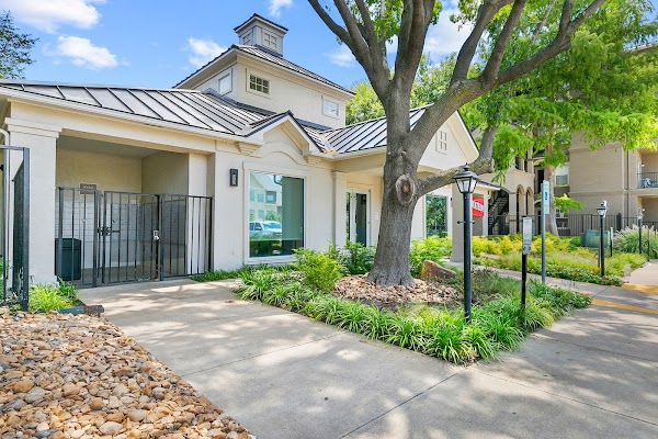 La Costa Villas apartments in Addison TX