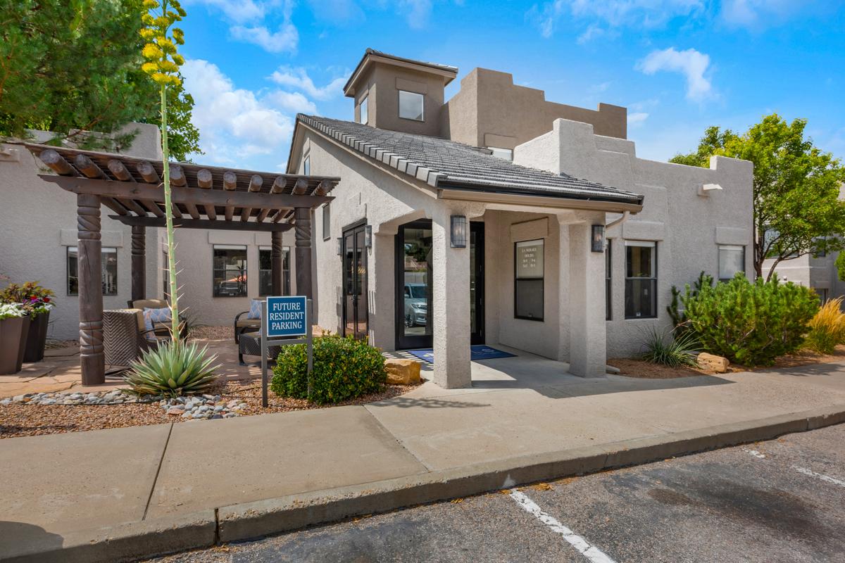La Mirage Apartment Homes apartments in Albuquerque NM