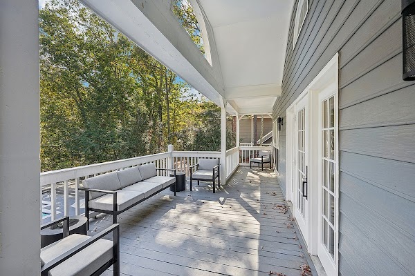 Arrive Roswell apartments in Alpharetta, GA