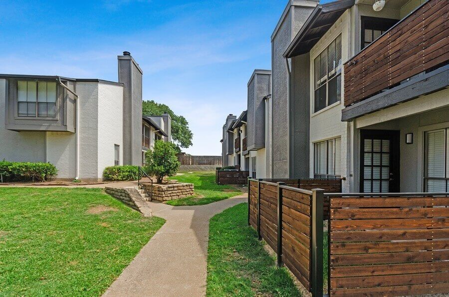 Summit Ridge apartments in Arlington, TX
