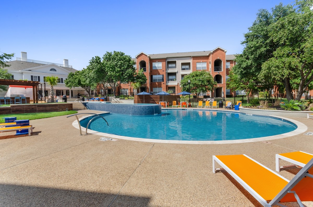 Chapel Hill Apartments apartments in Addison TX