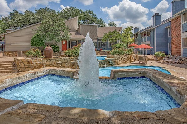 The Retreat @ 3737 apartments in Addison, TX