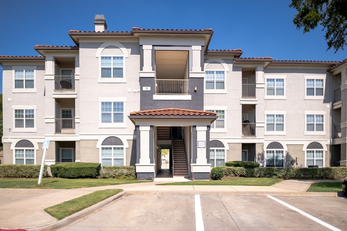 The Pointe at Vista Ridge Apartments apartments in Addison TX