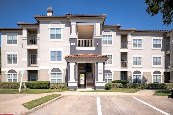 The Pointe at Vista Ridge Apartments apartments in Addison TX