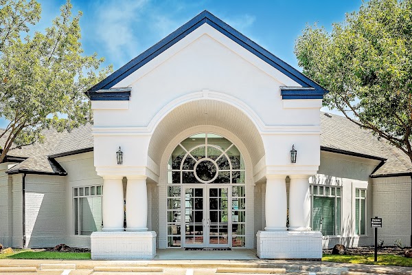 McDermott Place apartments in Addison, TX