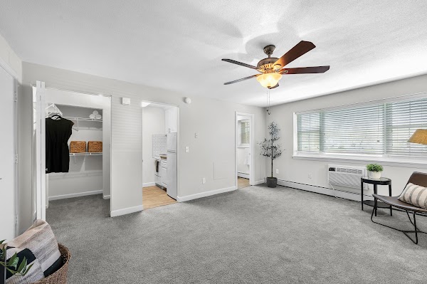 Beacon Square apartments in Agawam, MA