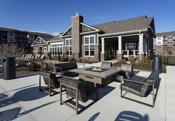 The 450 Apartments apartments in Lombard IL