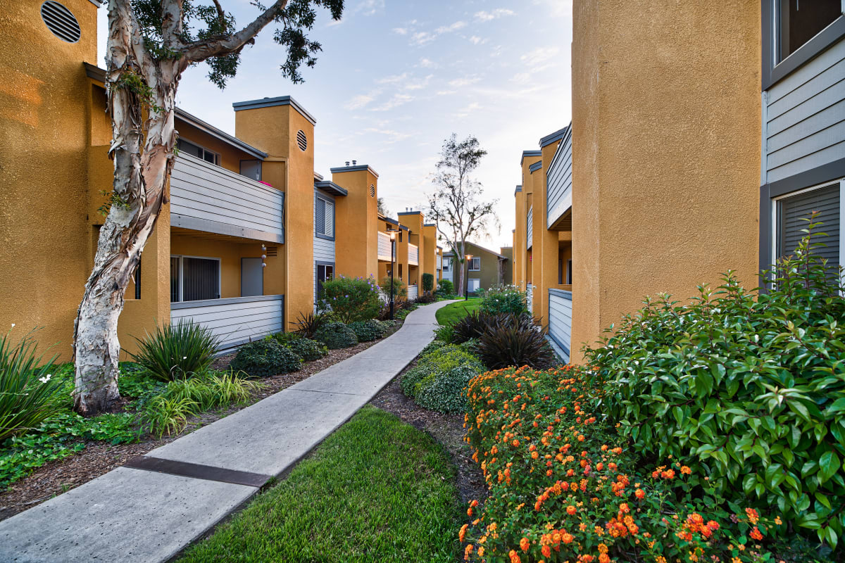 River Ranch apartments in Simi Valley, CA