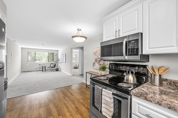 Country Manor apartments in Agawam, MA