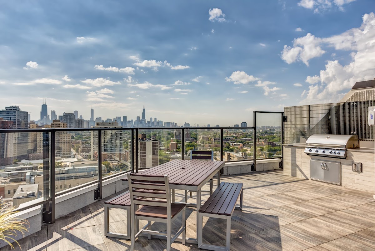 2555 N Clark apartments in Chicago IL