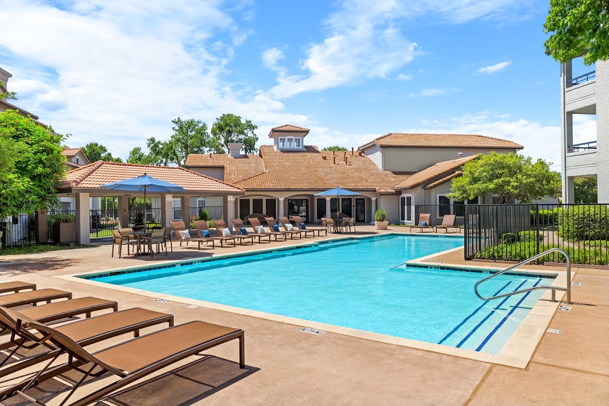 Rancho Palisades apartments in Addison, TX
