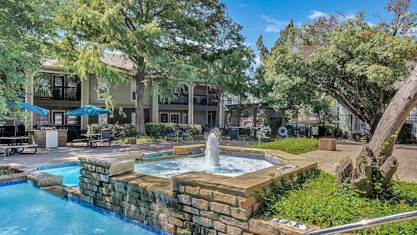 The Willows on Rosemeade apartments in Addison, TX