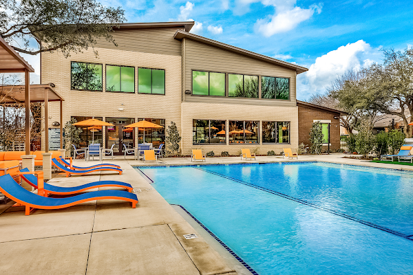 Keystone at Castle Hills apartments in Addison TX
