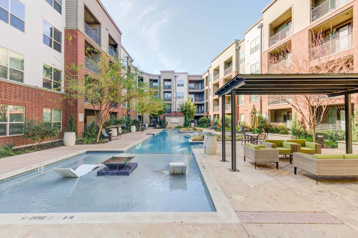 Windsor Addison Apartments apartments in Addison TX