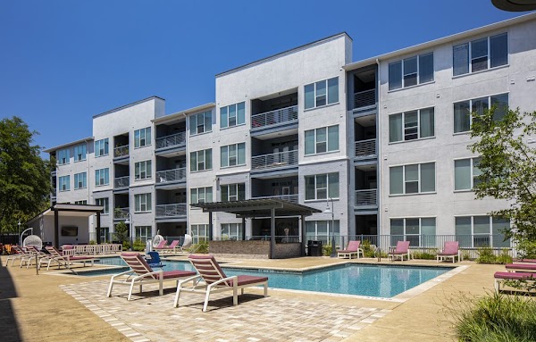 AMLI South Shore apartments in Austin TX