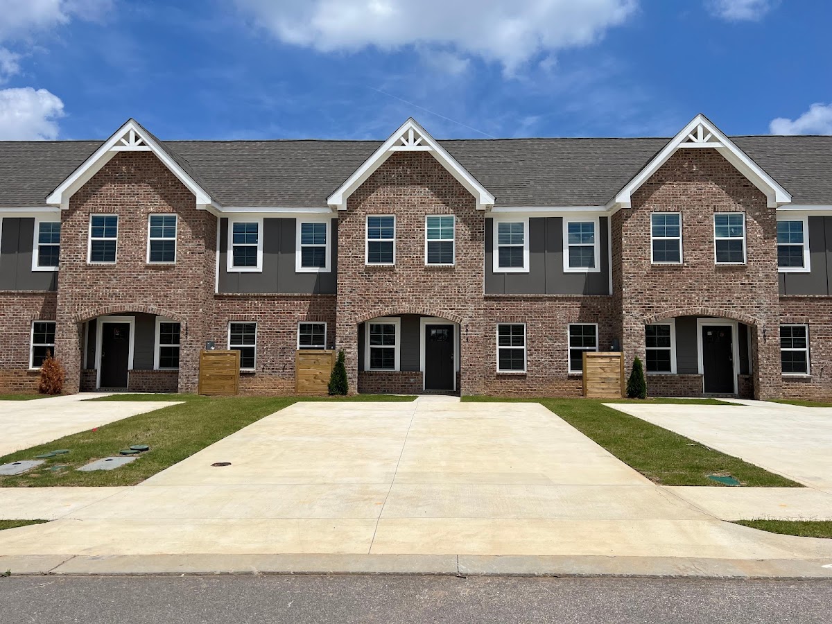 Legends Townhomes apartments in Auburn, AL