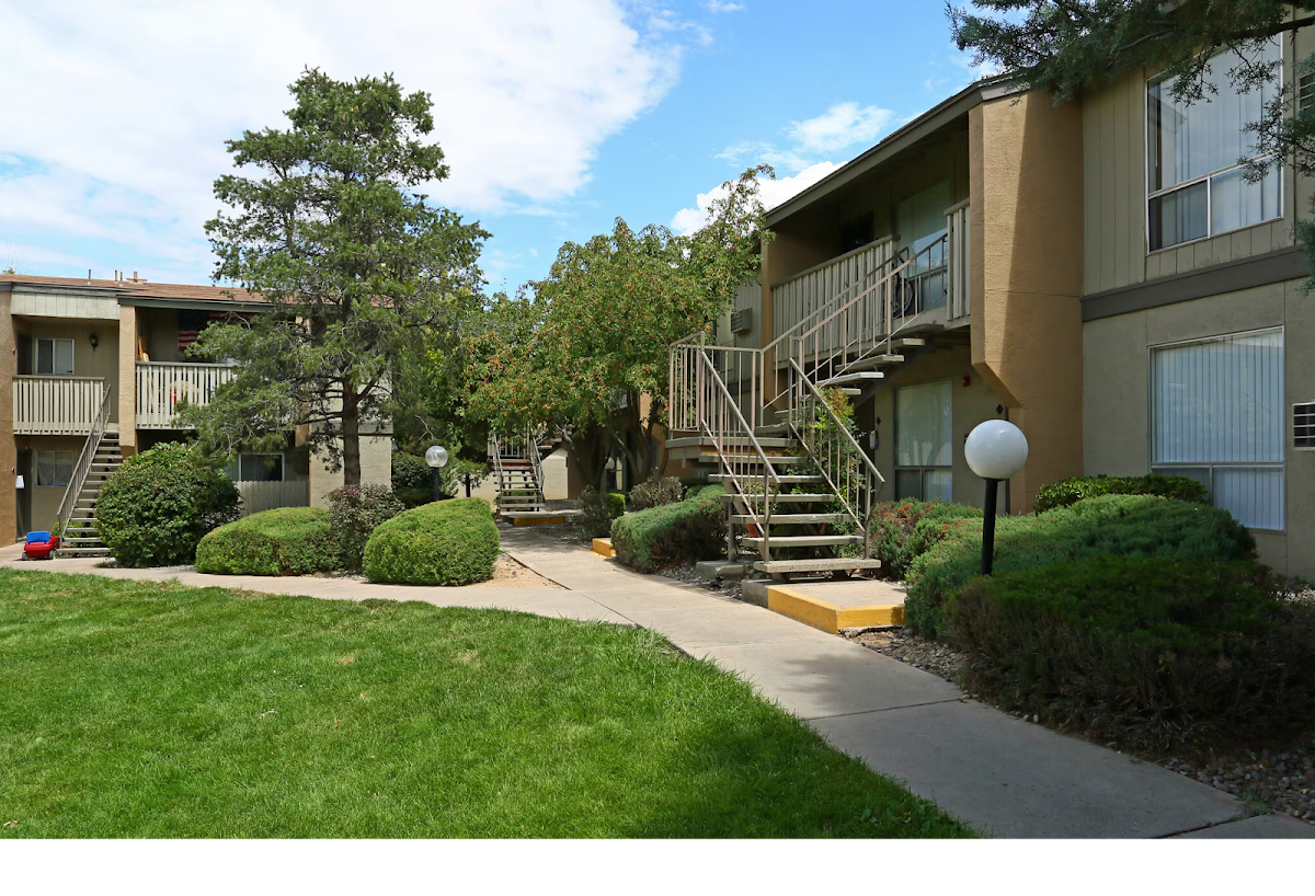 Lincoln Place apartments in Albuquerque NM