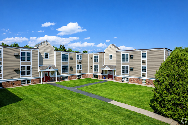 The Boulders apartments in Agawam, MA