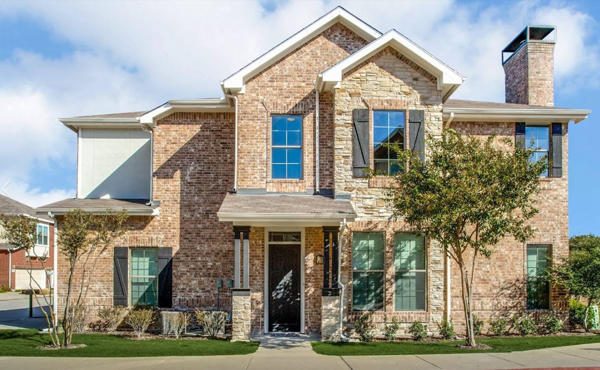 Parkside Towns apartments in Addison, TX
