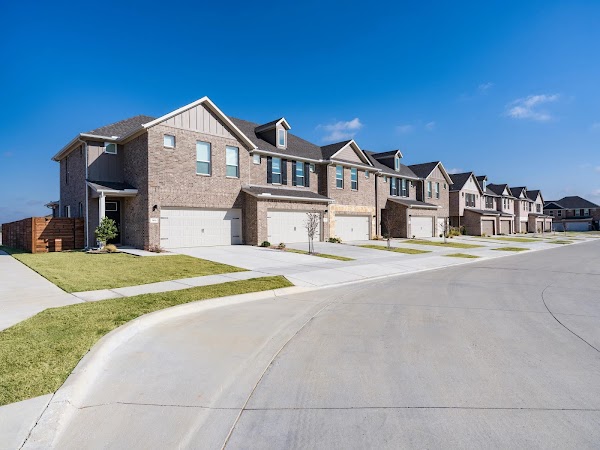 Amavi Celina apartments in Addison, TX