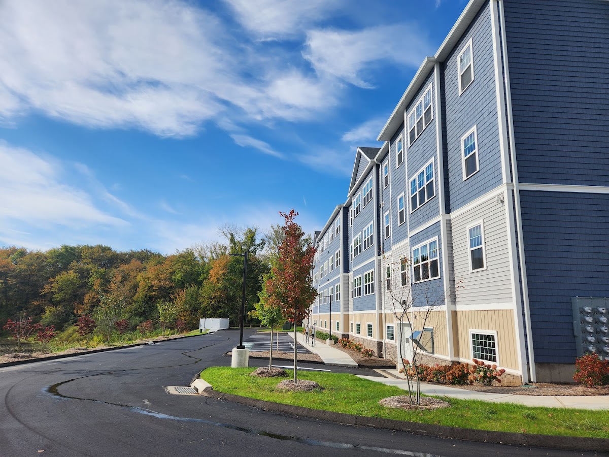 Lakeside of Cheshire apartments in Cheshire, CT
