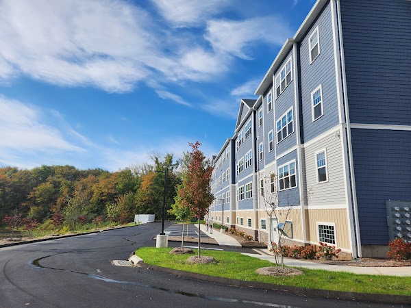 Lakeside of Cheshire apartments in Cheshire, CT