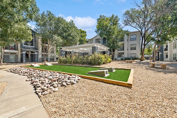 Allure North Dallas apartments in Addison, TX
